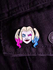 Металлический пин "Harley Quinn"