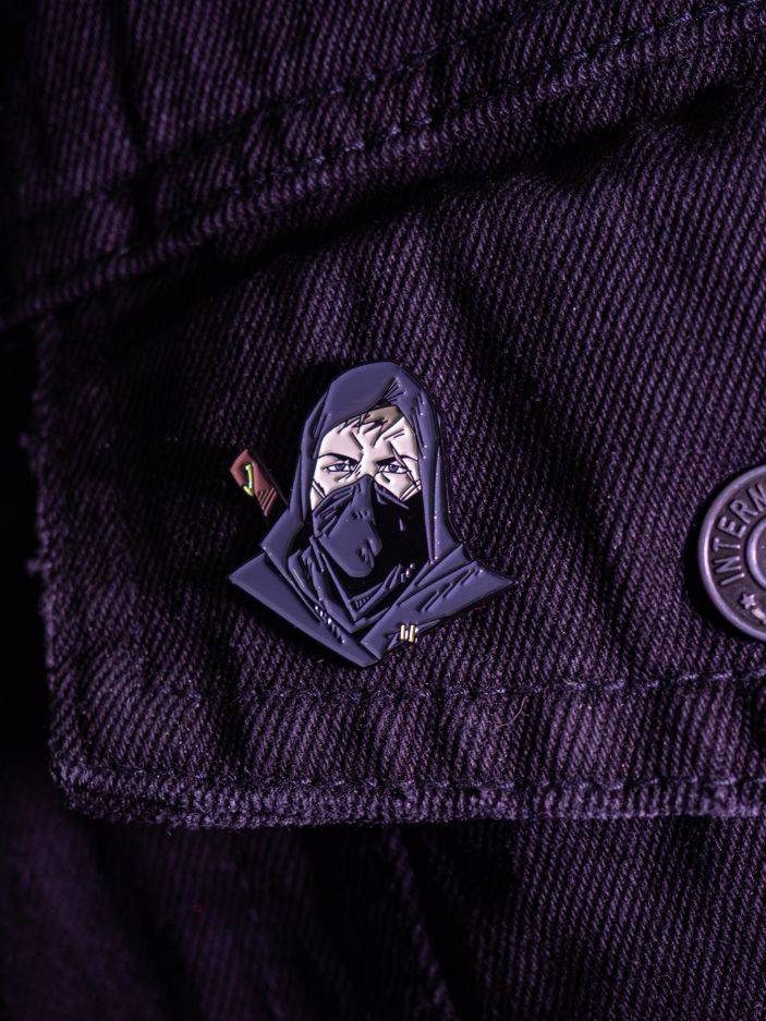 Металлический пин "Хроники Сиалы. Змейка: Гаррет"