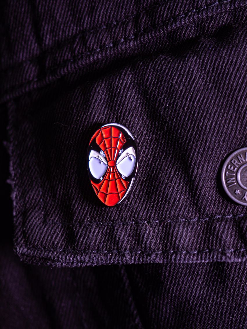 Металлический пин "Ultimate Spider-Man"