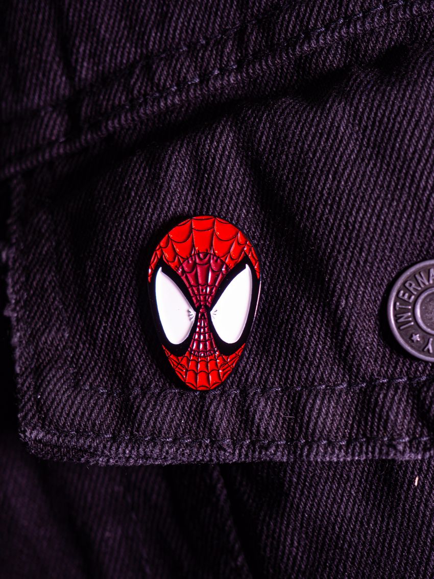 Металлический пин "McFarlane Collection Spider-Man"