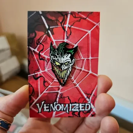 Металлический пин "Joker Venomized"