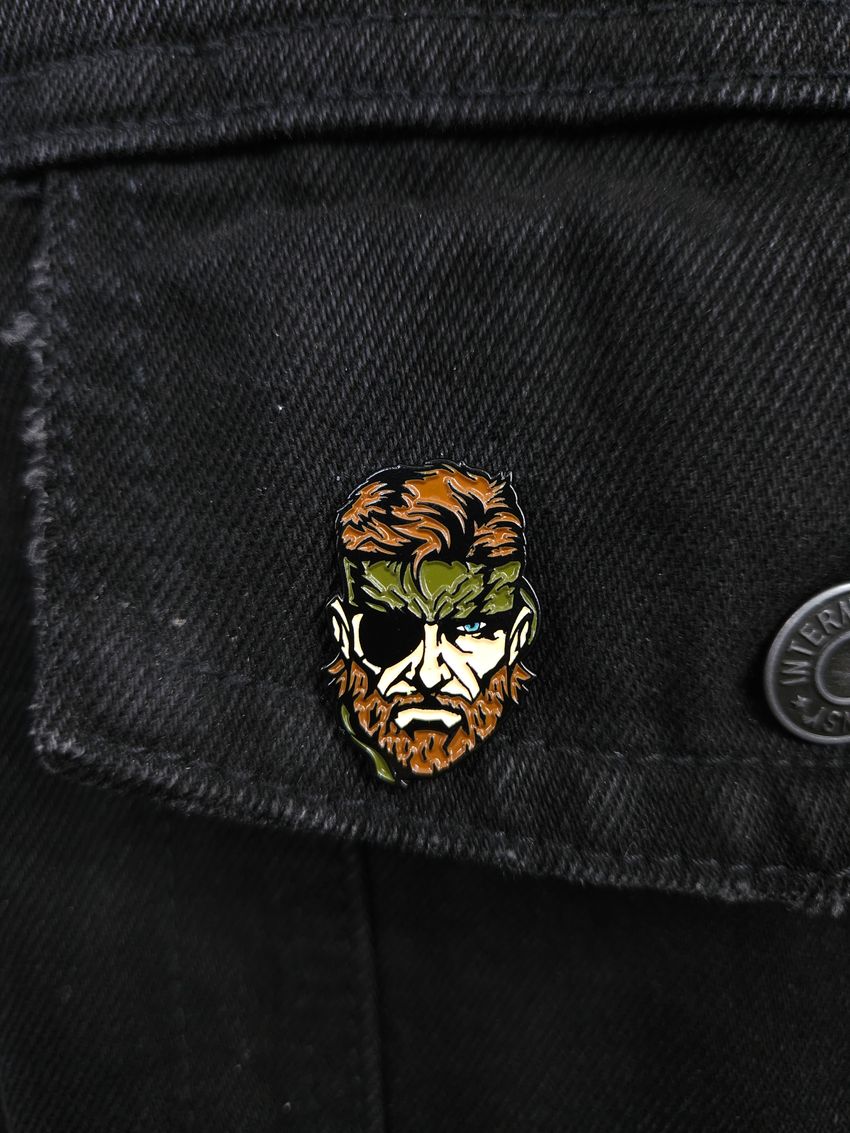 Металлический пин "Naked Snake"