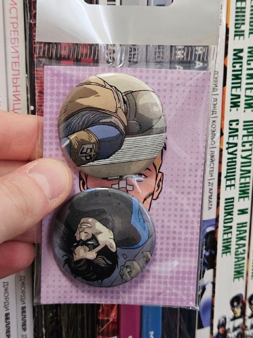 Набор значков из комикса Superman #682