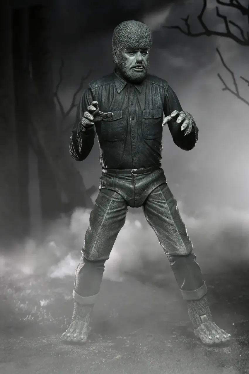 Ultimate Universal Monsters: The WolfMan (Black & White)