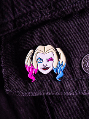 Металлический пин "Harley Quinn"