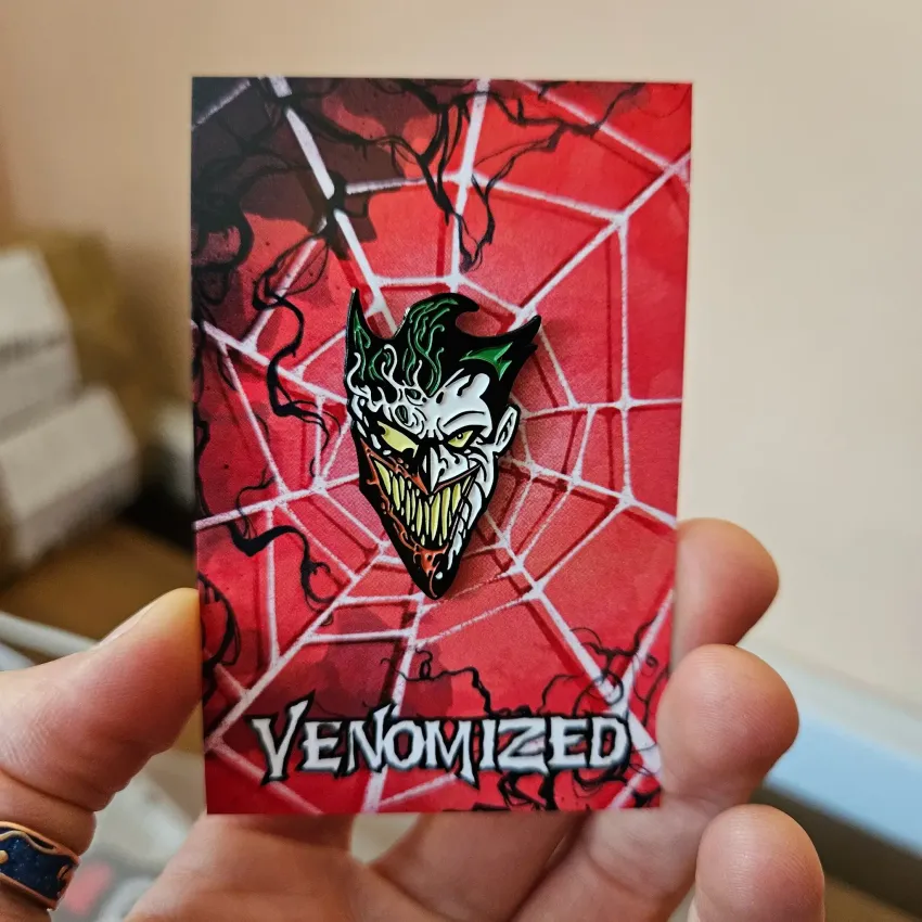 Металлический пин "Joker Venomized"