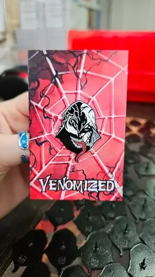 Металлический пин "Moon Knight Venomized"