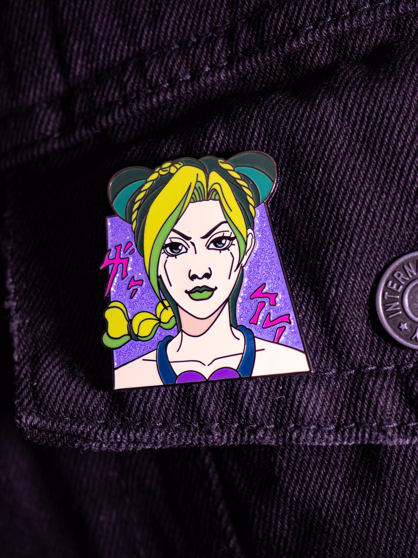 Металлический пин "JoJo Stone Ocean Jolyne"
