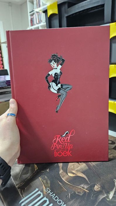 Артбук Red Pin-Up Book. БРАК
