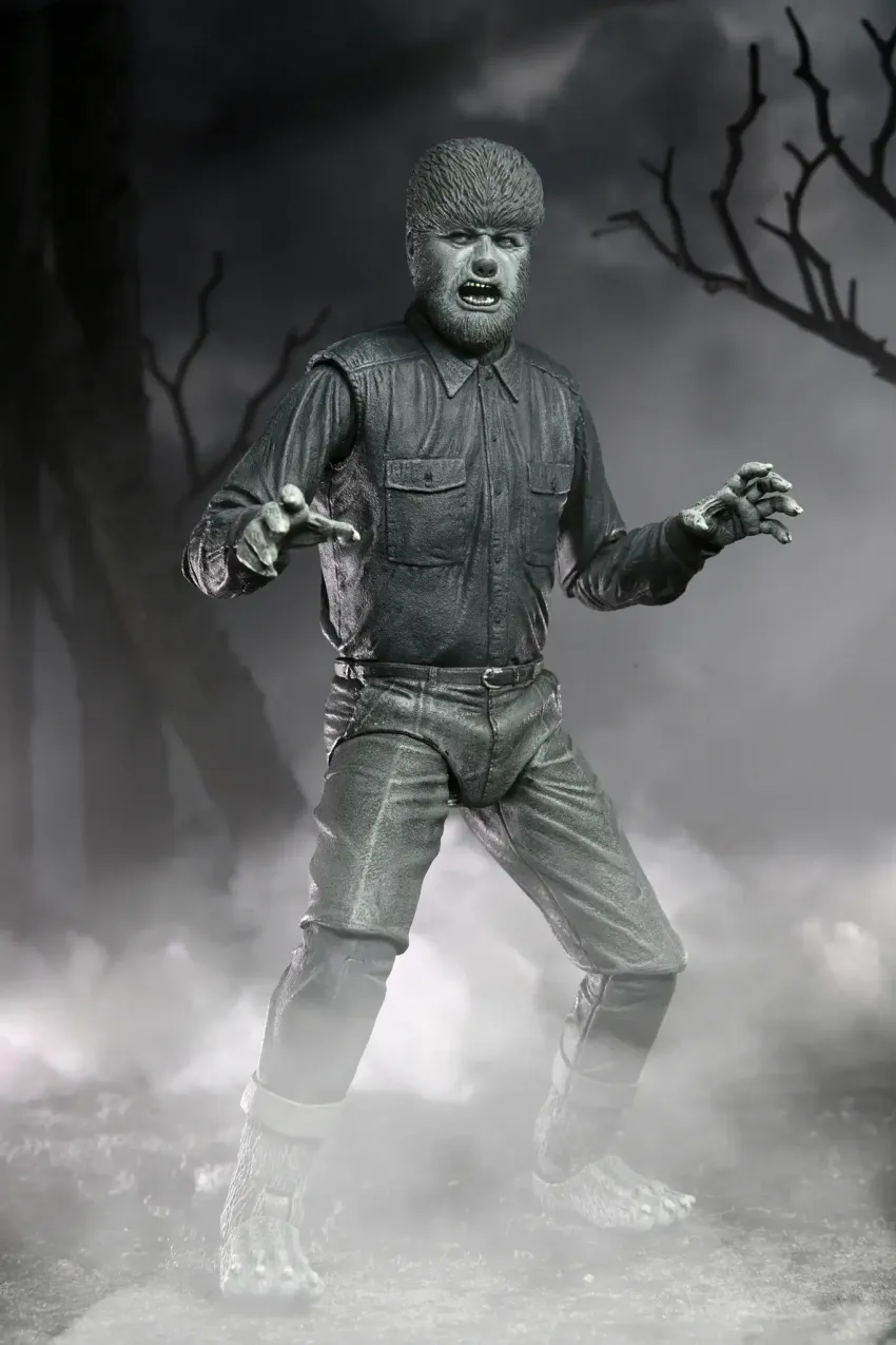 Ultimate Universal Monsters: The WolfMan (Black & White)