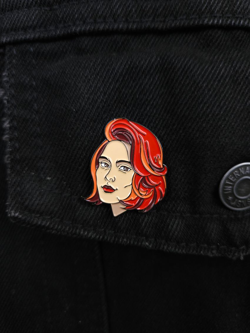 Металлический пин "Майор Гром: Игра. Юля Пчёлкина"