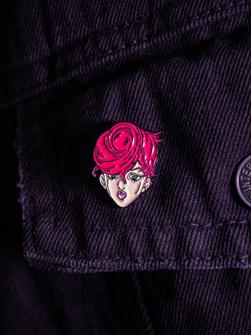 Металлический пин "JoJo Golden Wind Trish"