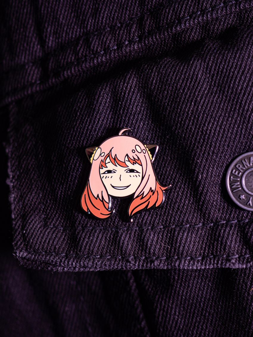 Металлический пин "Spy x Family Anya"