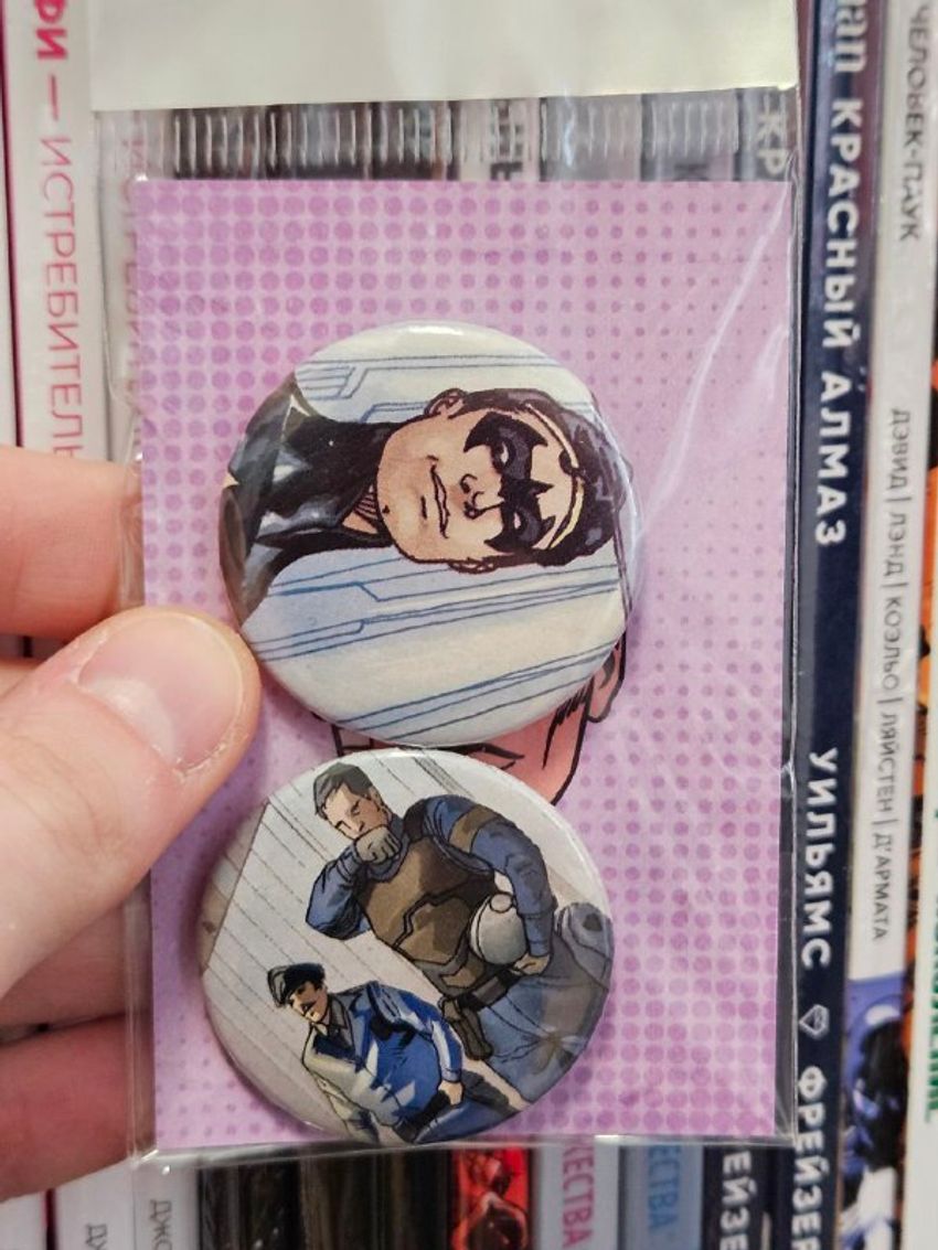 Набор значков из комикса Superman #682