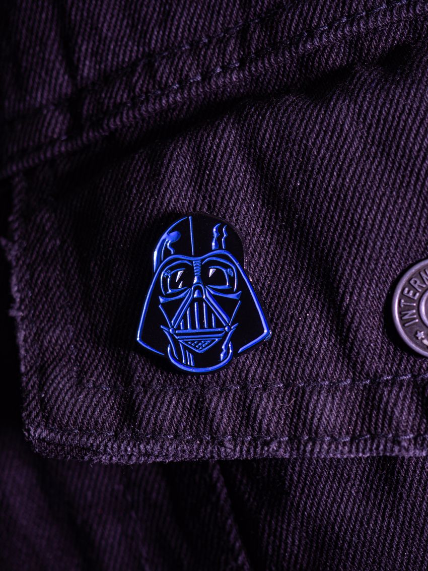 Металлический пин "Star Wars Dark Side Darth Vader"