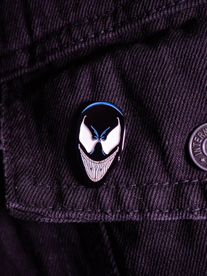 Металлический пин "McFarlane Collection Venom"